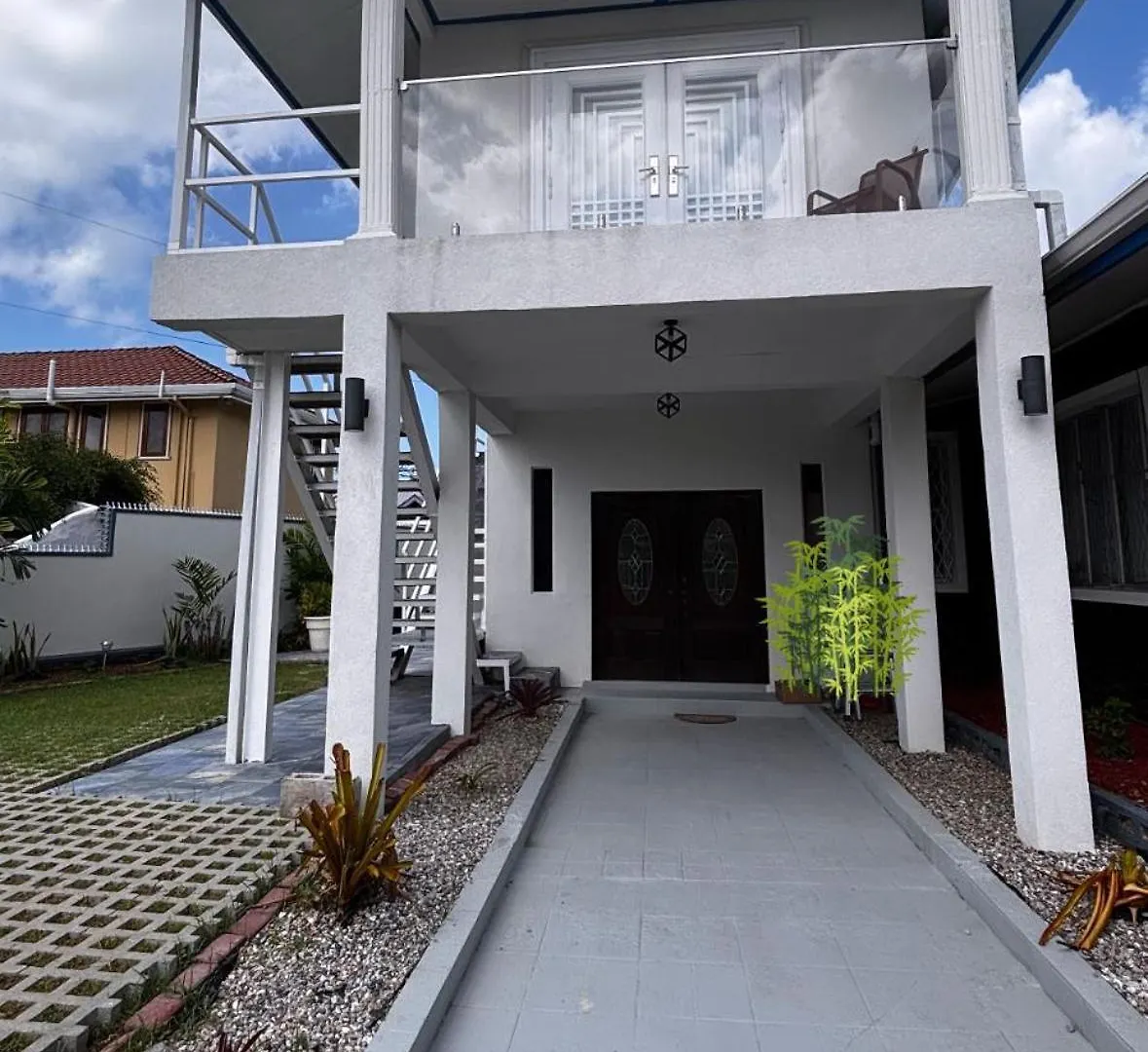 Elm'S Secret Nest, Westmoorings-2 Bedroom Suite And Pool Port of Spain Apartment